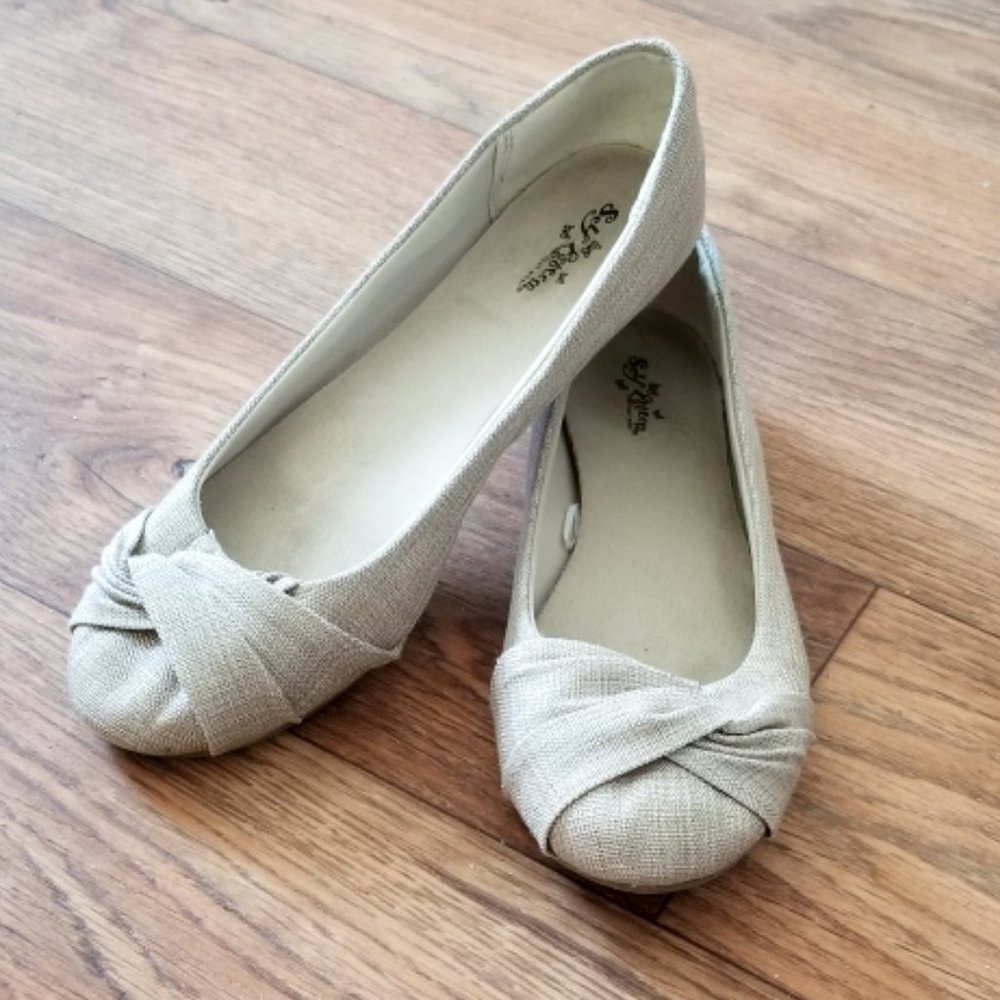 Self Esteem Comfortable Flats in Beige with Sparkle Threads Size 10